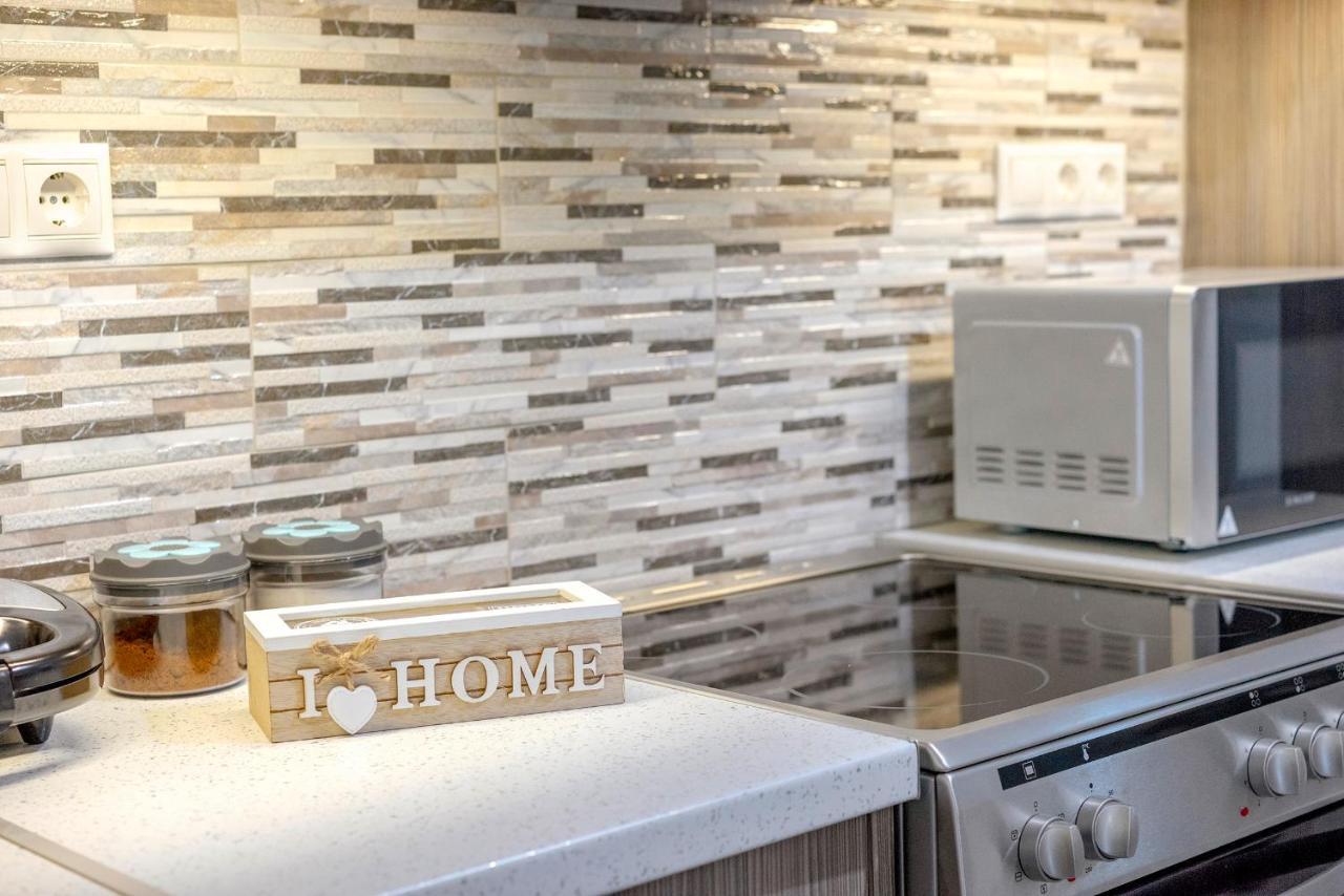 Leo'S Home Athena Bagian luar foto